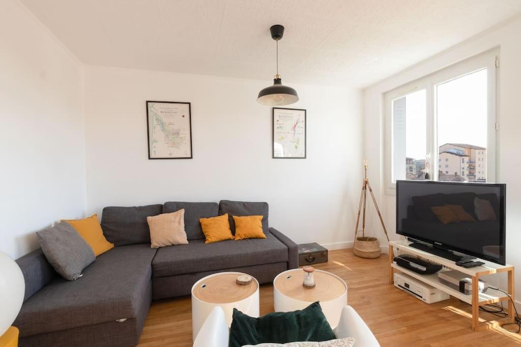 Cabana & Grand Appartement Cosy - Parking & Balcon ヴィルフランシュ・シュル・ソーヌ エクステリア 写真